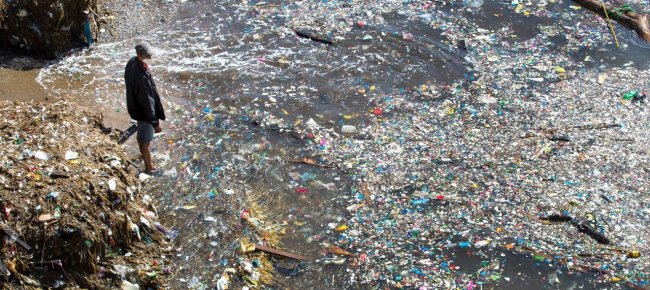 la-lotta-al-covid-frena-quella-all-inquinamento-da-plastica