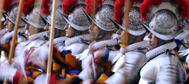 commissione-sicurezza-guardie-svizzere-no-a-tassa-militare
