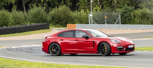 intensa-coinvolgente-porsche-panamera-gts