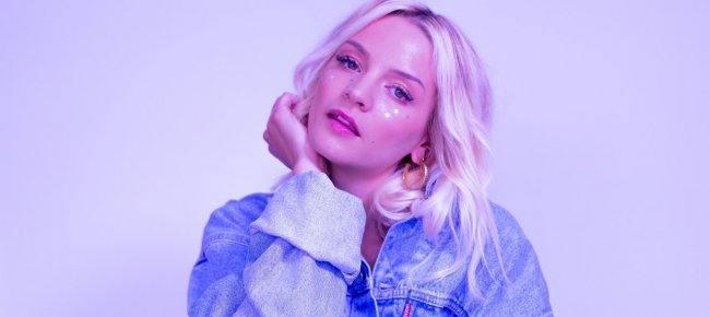 julie-meletta-aspettando-l-album-can-we-talk