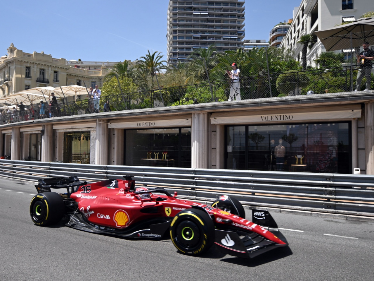 F1, Charles Leclerc prolunga il suo contratto con la Ferrari