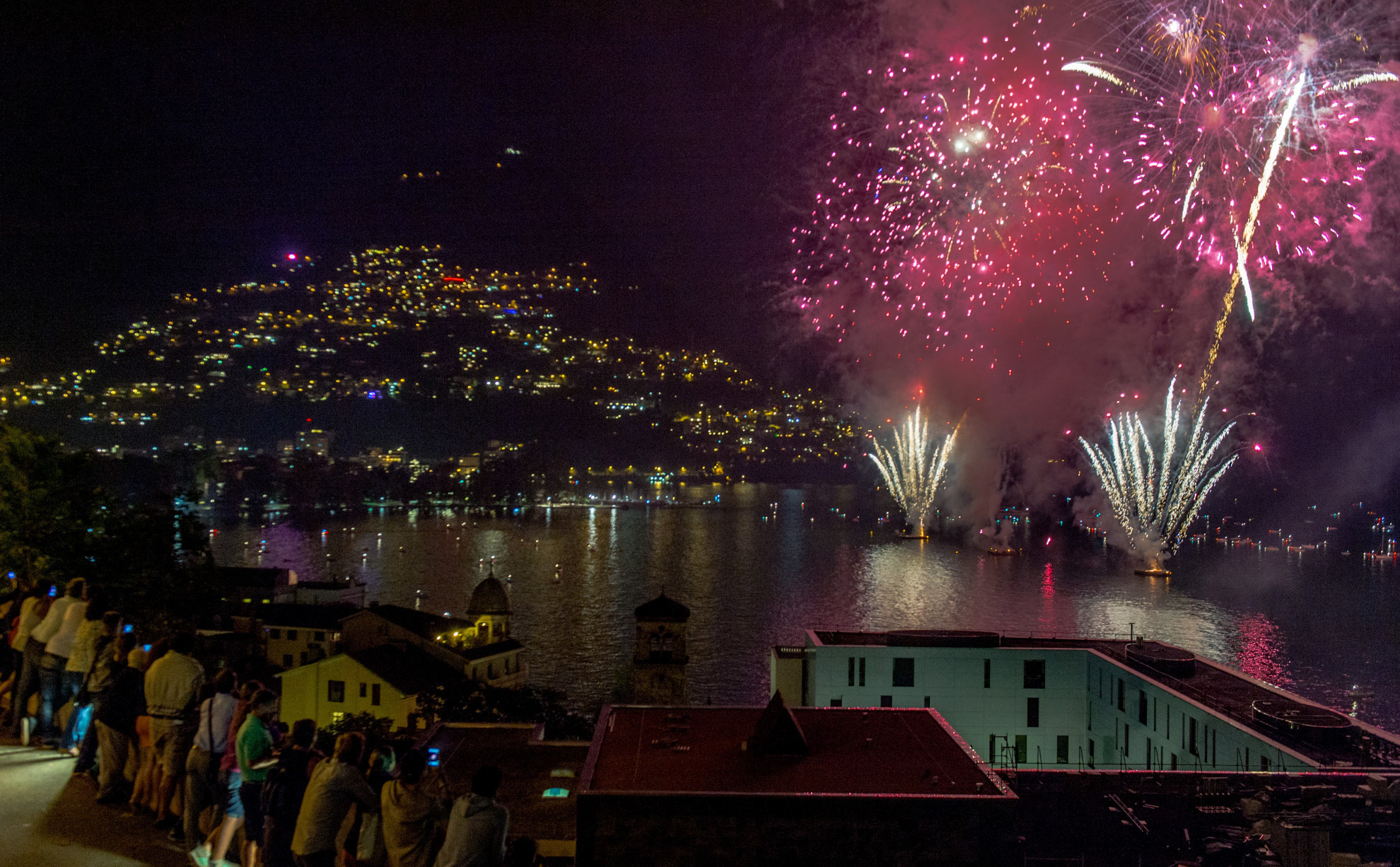 Lo spettacolo dei fuochi d'artificio a Lugano