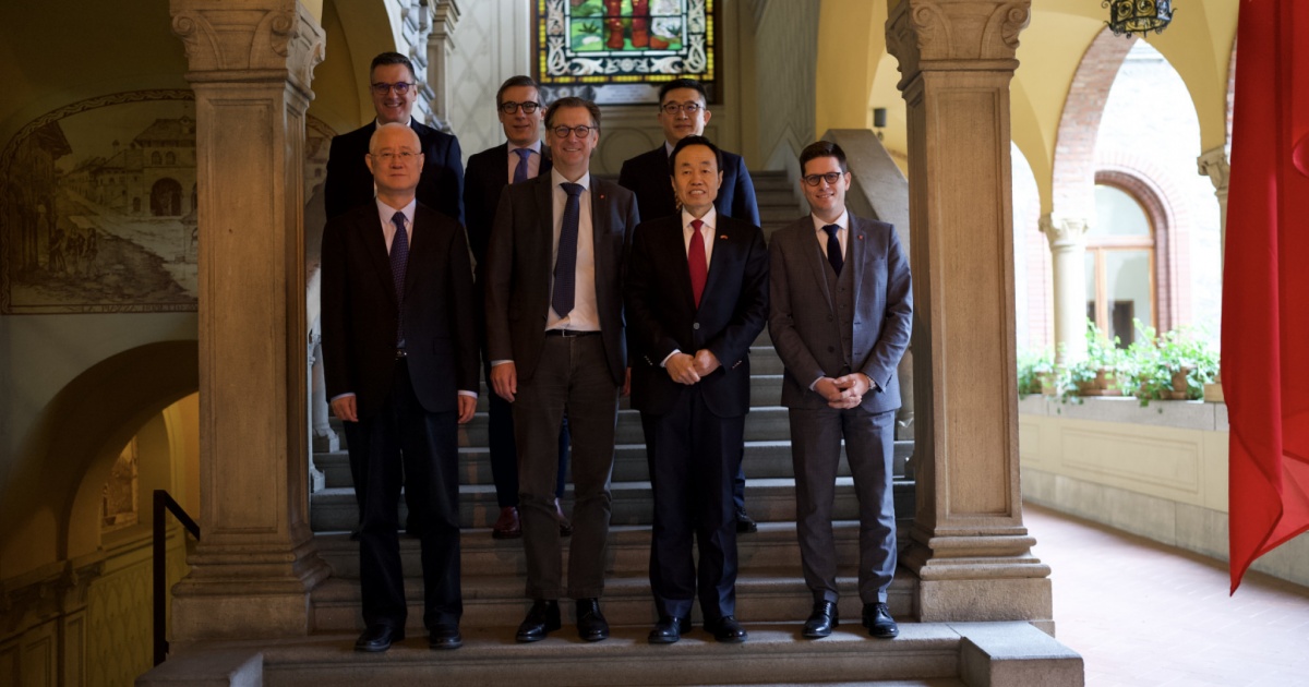 L’ambasciatore cinese ricevuto dal Municipio di Bellinzona laRegione.ch