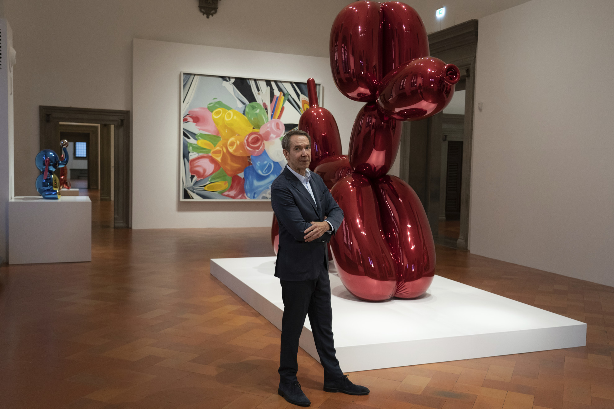 Tocca una scultura di Jeff Koons da 40mila euro e la disintegra