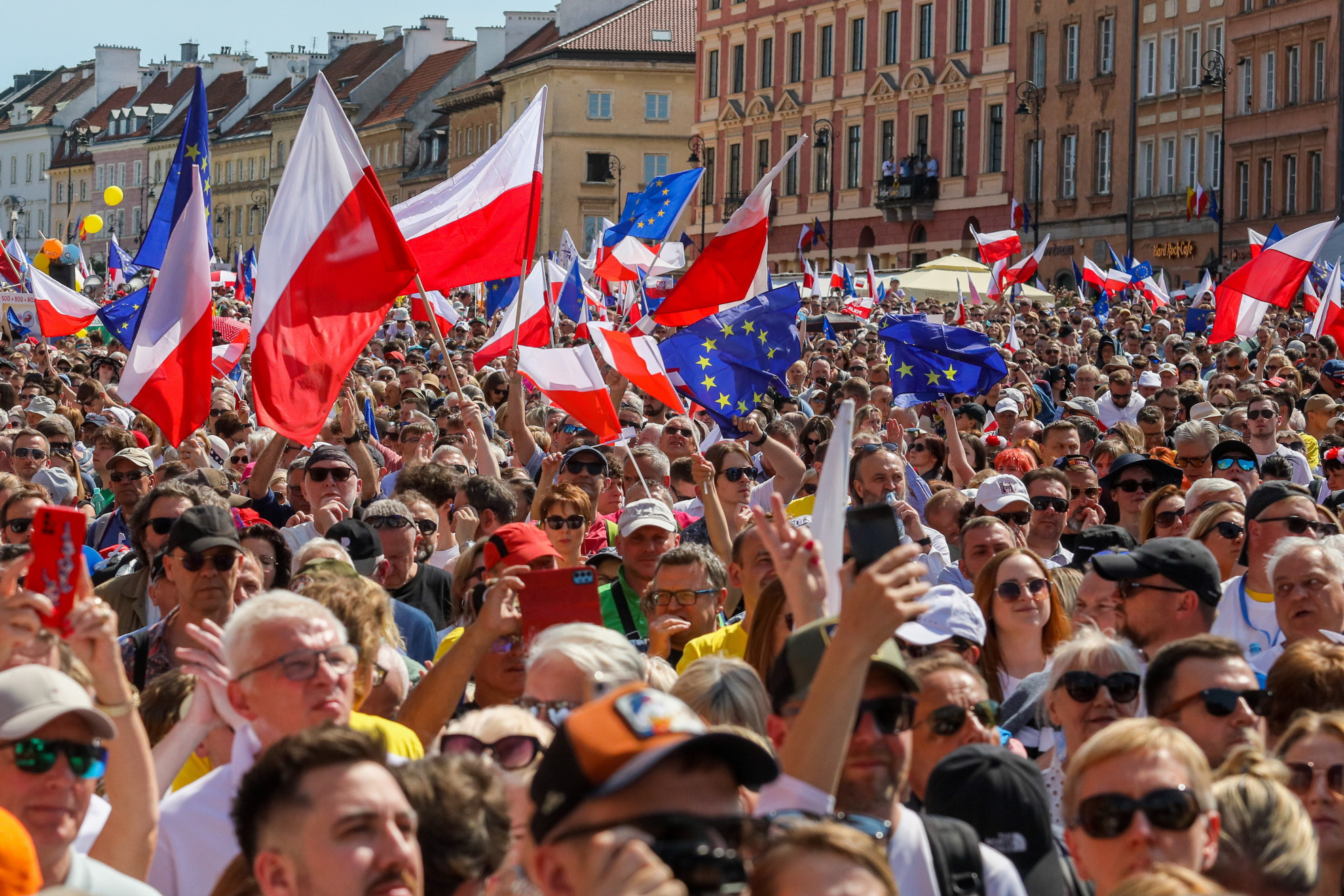 VARSAVIA, POLONIA-MAGGIO 16: Venditore di palloncini non