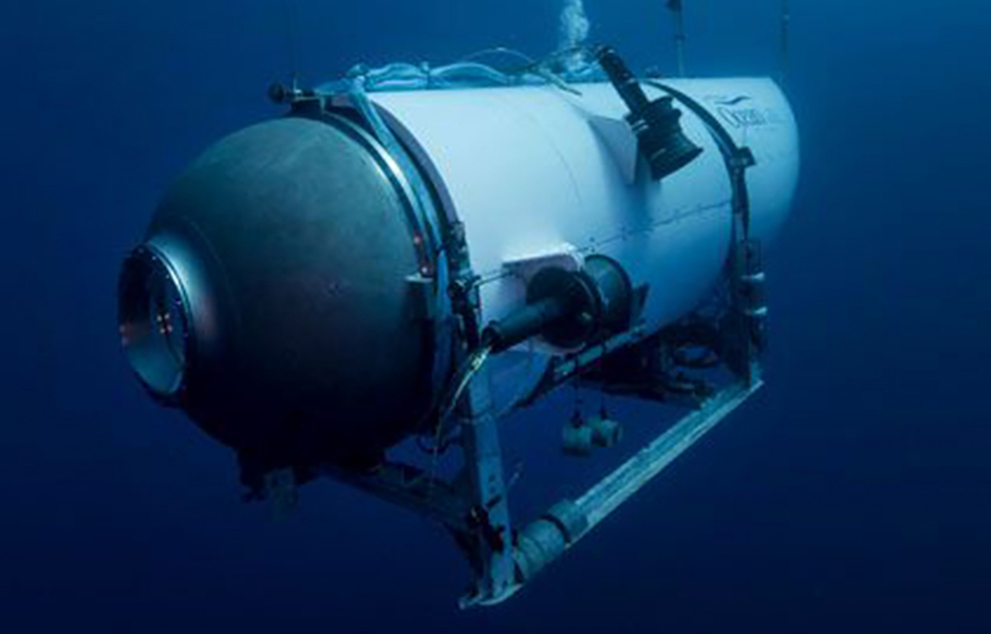 Sottomarino disperso, come sono morti i passeggeri? L'implosione (per  pressione) e i detriti vicino al Titanic