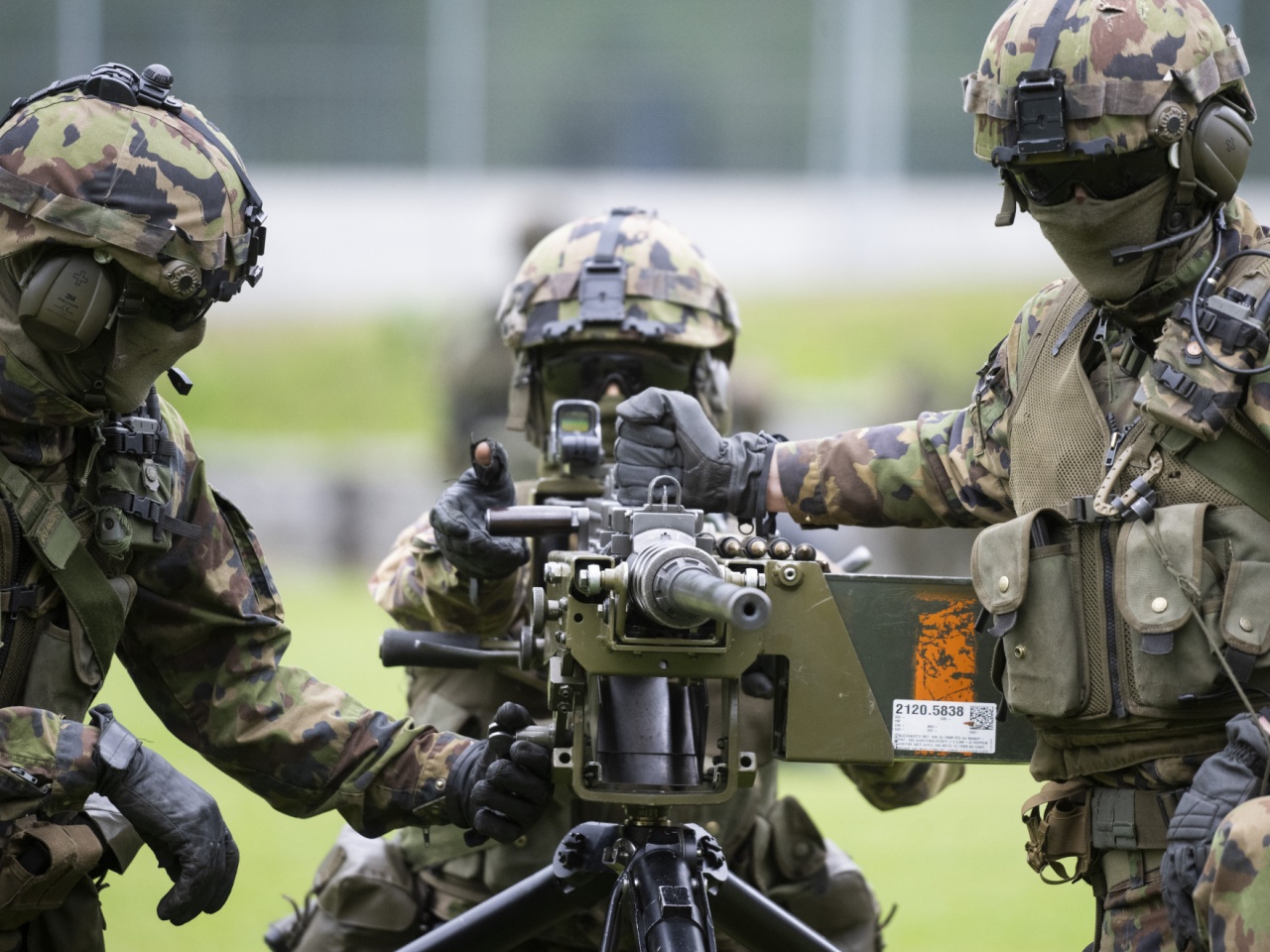 ‘No all’esercito nelle scuole è propaganda bellicista’ laRegione.ch