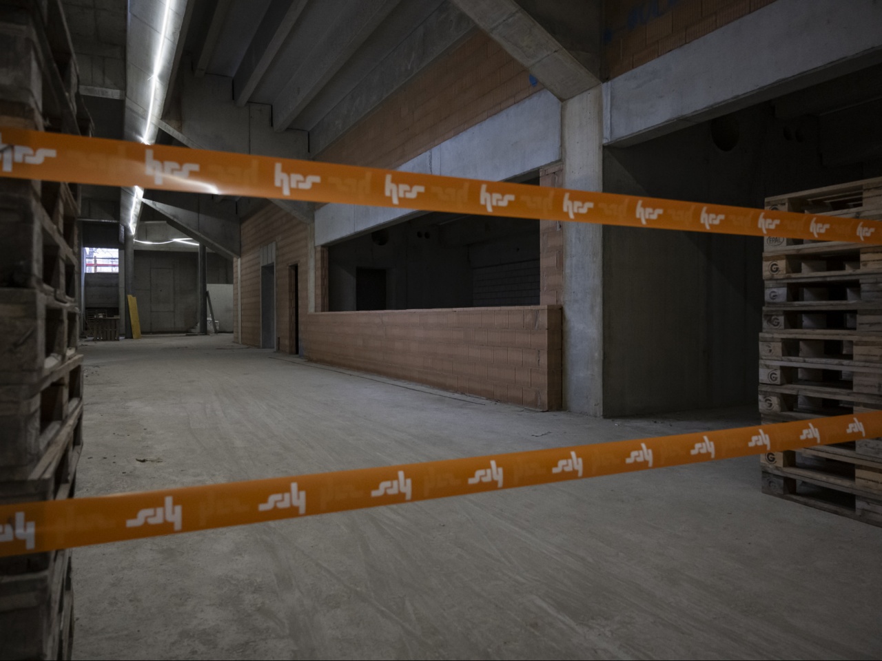 Serratura Per Mobili Amig Mod.371 - Per Armadi, Acciaio Nichelato, Chiusura A Sinistra, Con 2 Chiavi, Facile Installazione - Foto 12