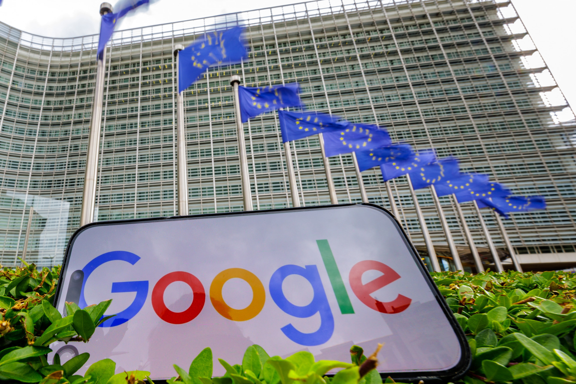 Maximulta Ue da 890 milioni a Google, nel mirino Search e Play Store