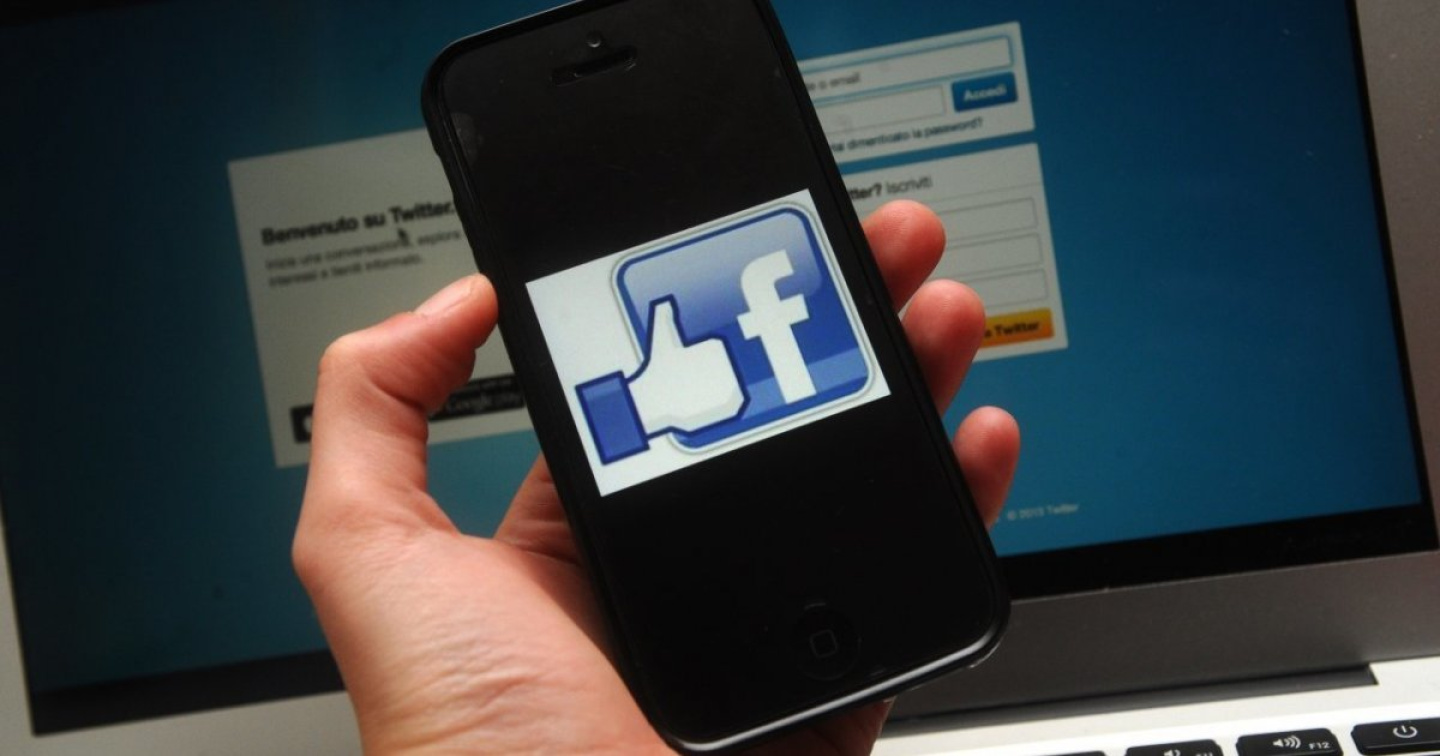 Birmania, i militari bloccano Facebook