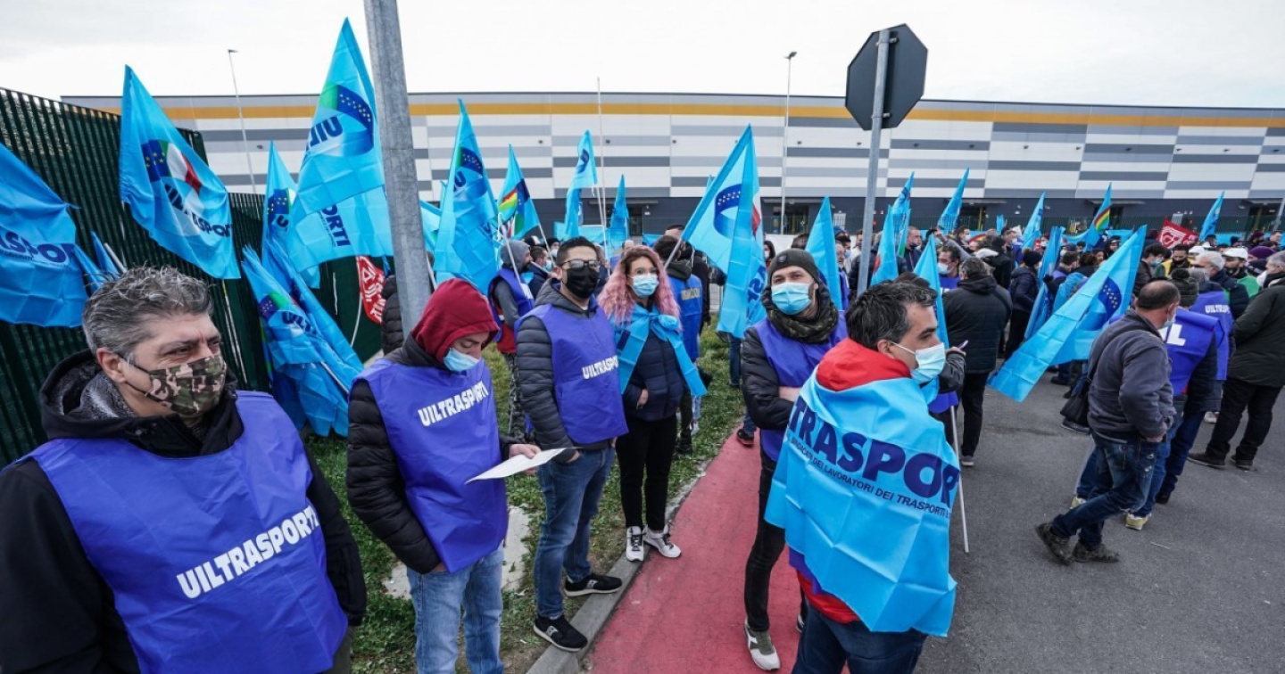 La grande protesta dei lavoratori Amazon in Italia