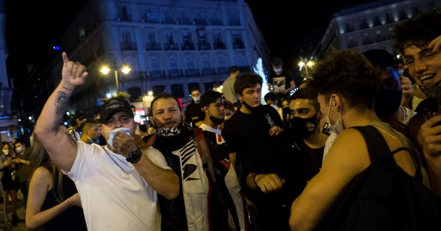 La Spagna revoca il coprifuoco