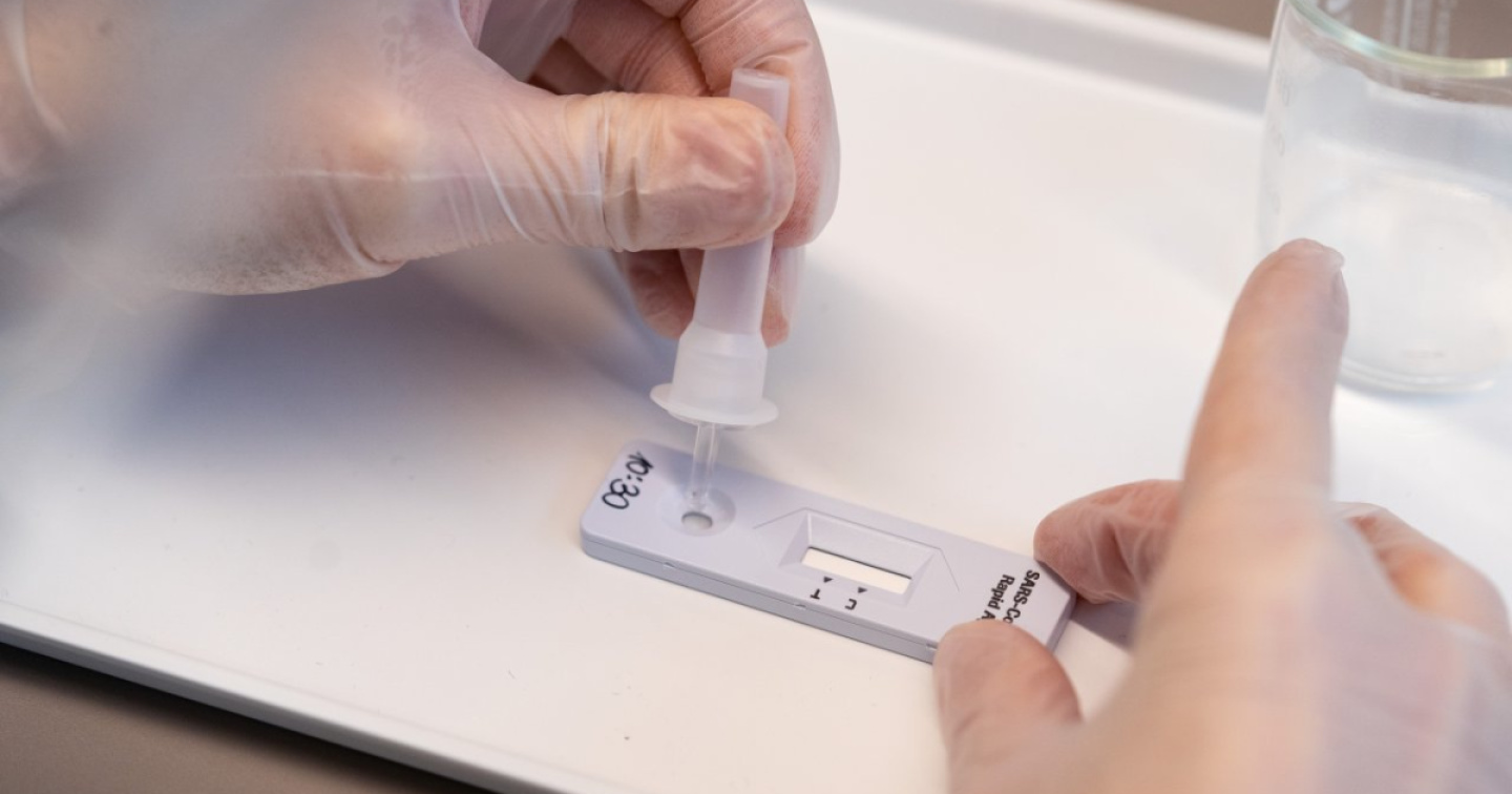Farmacisti: ‘Trasformare i centri vaccini in centri test’