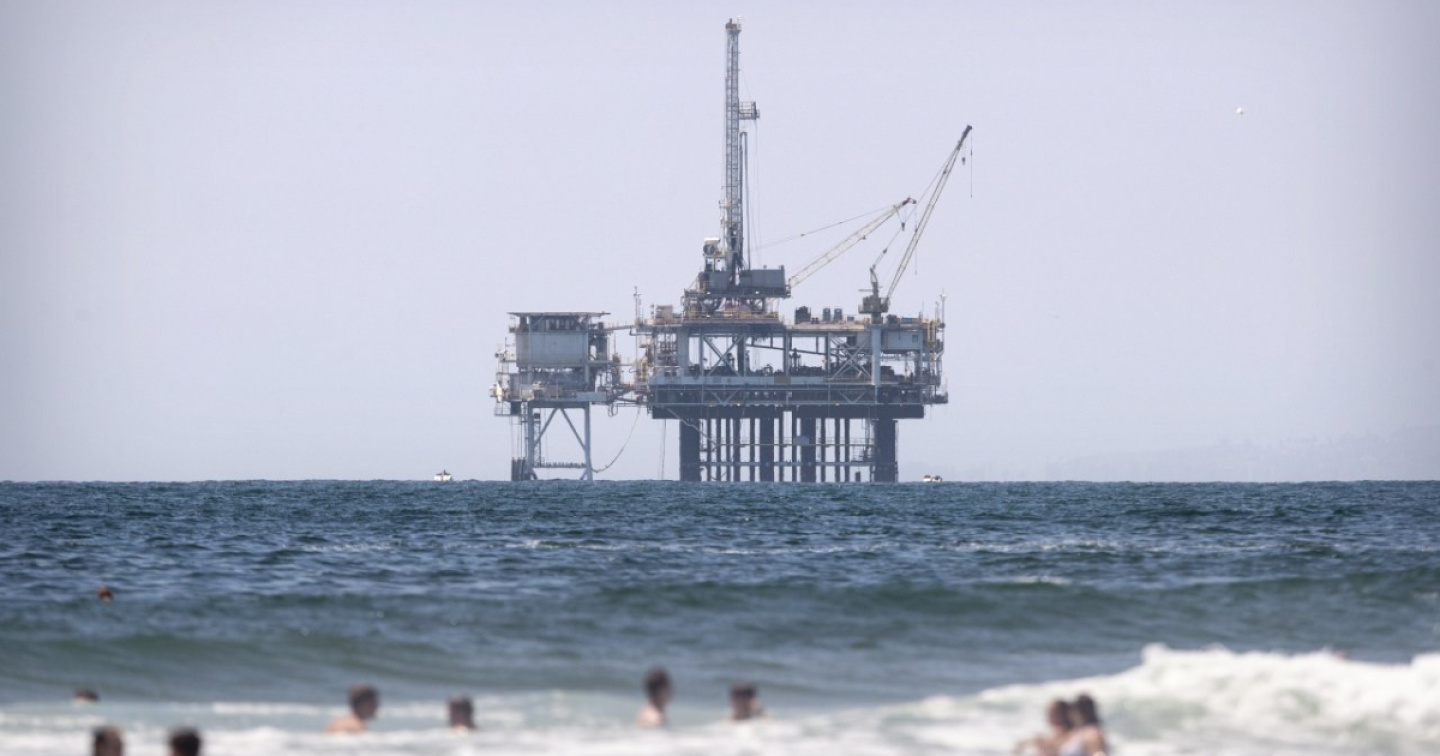 California, petrolio fuoriesce da una piattaforma