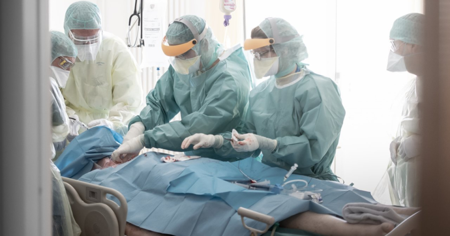 Le cure intense in Svizzera reggono per ora il boom dei contagi