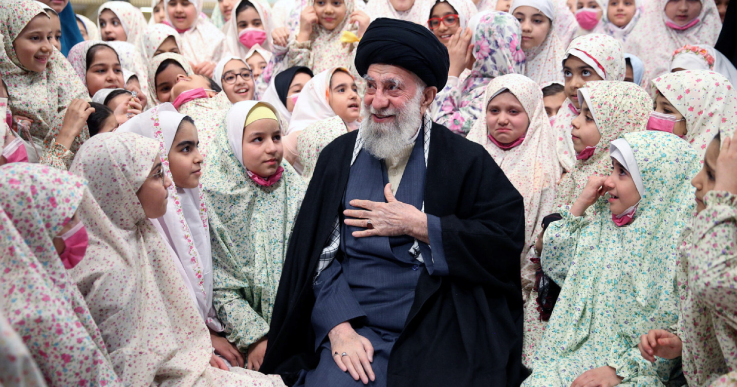 In Iran l’ayatollah concede la grazia a migliaia di prigionieri