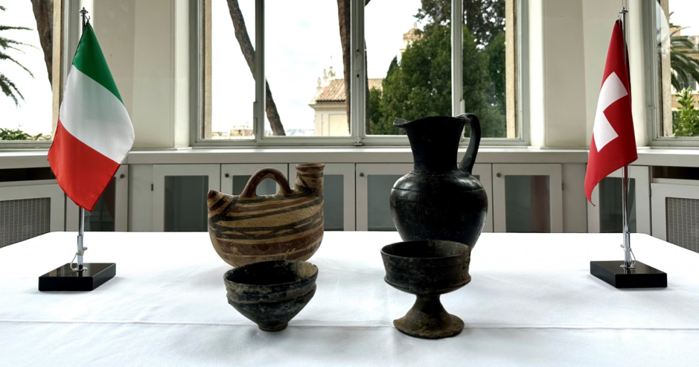 La Svizzera restituisce all’Italia quattro reperti archeologici