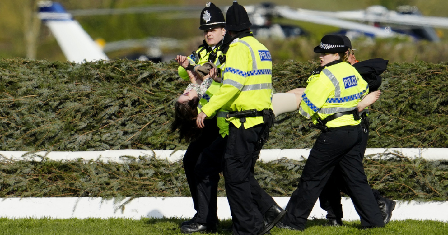 L'ombra degli animalisti sul Grand National di Liverpool