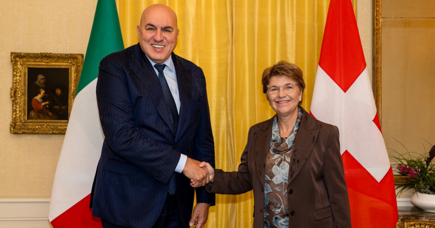 Viola Amherd riceve il ministro della Difesa italiano Crosetto ...