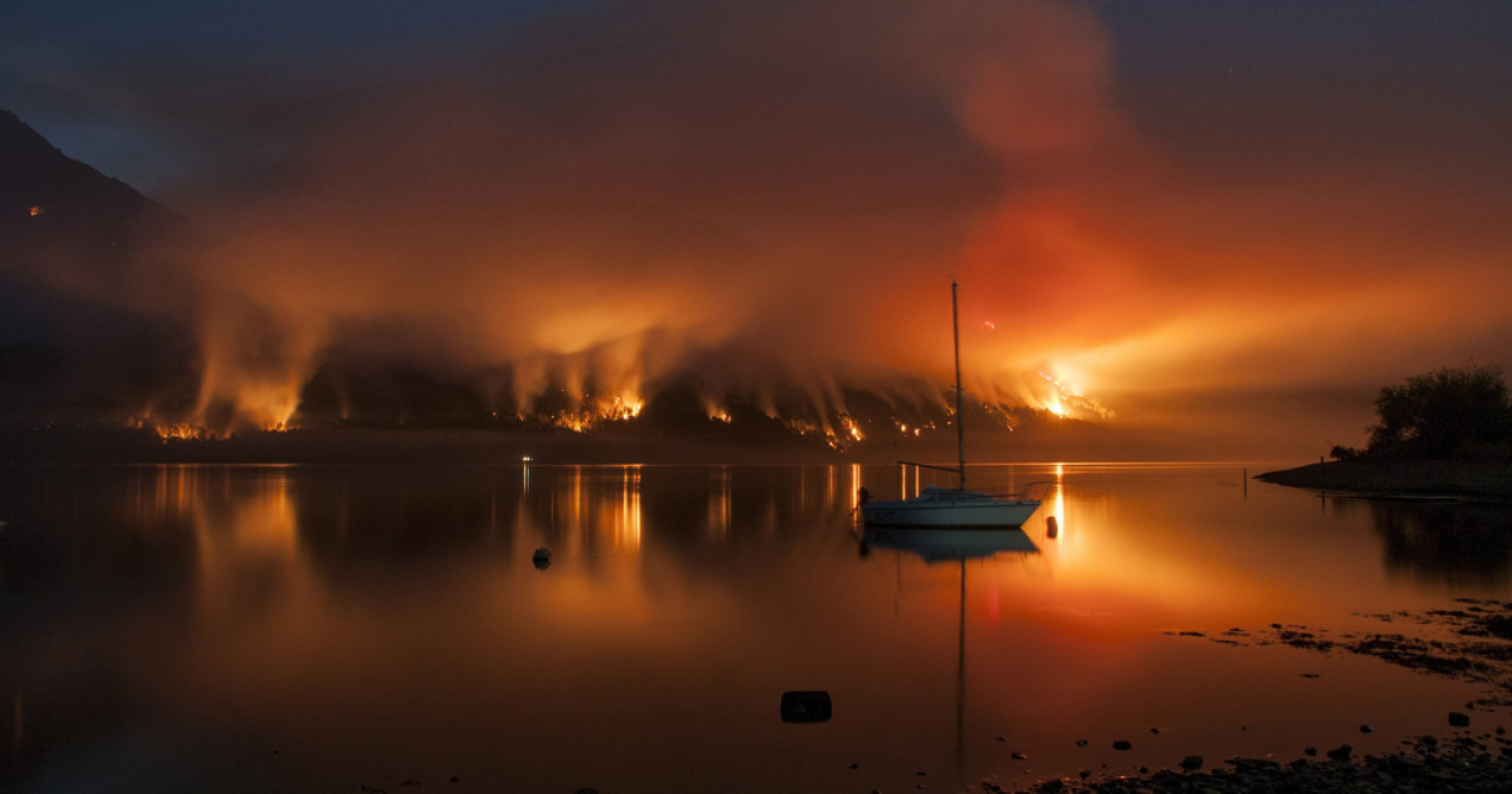 Incendio fuori controllo inghiotte centinaia di ettari