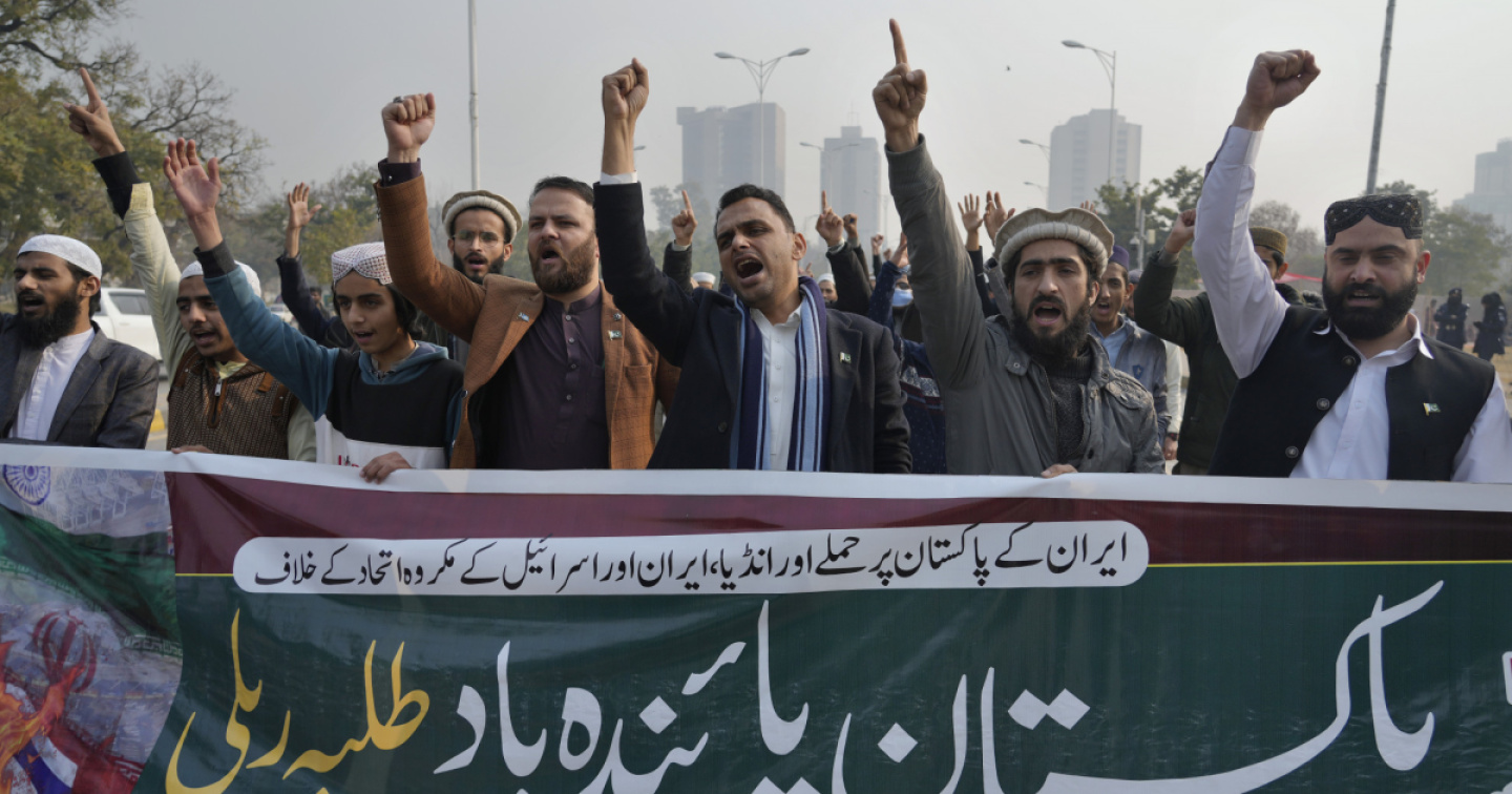 Il Pakistan risponde e attacca l'Iran