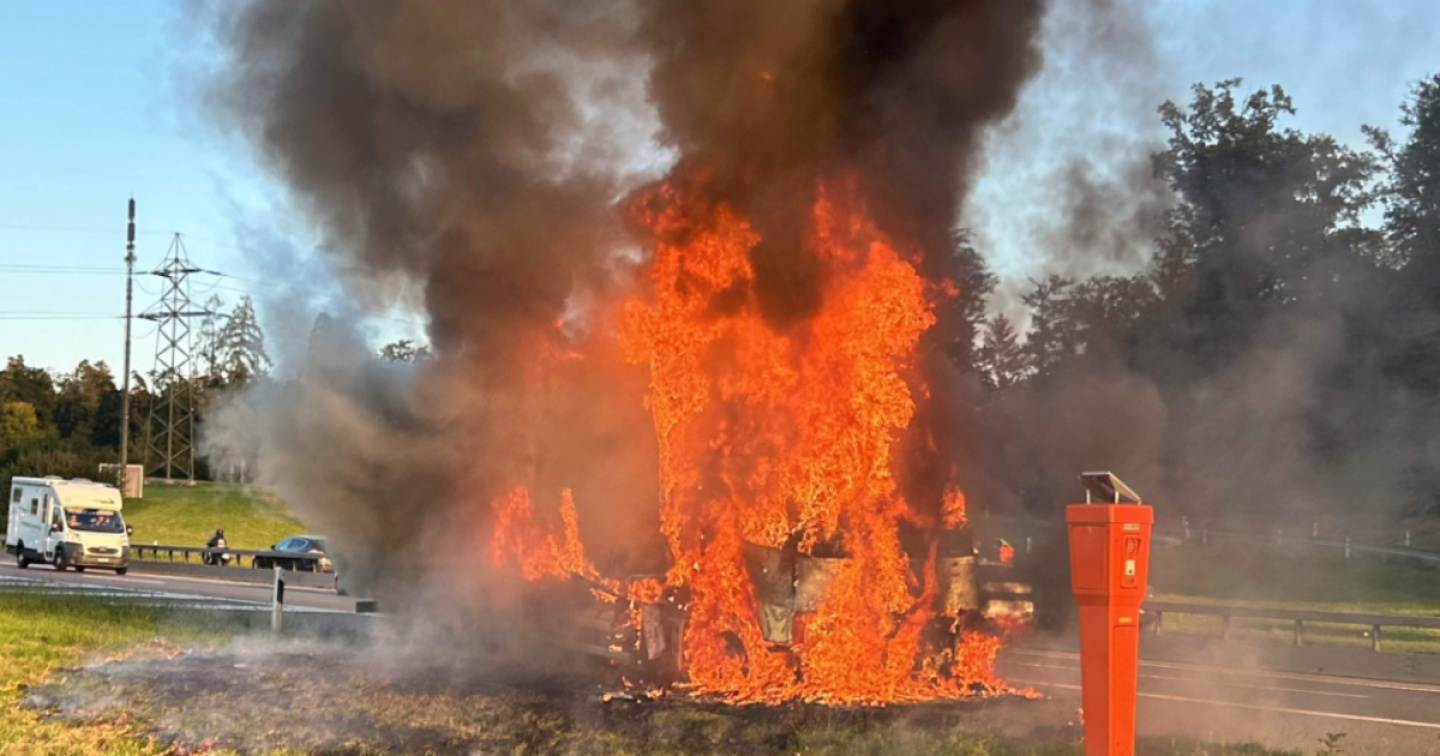 Camion prende fuoco sull'autostrada A1