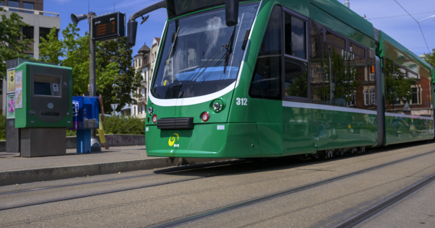 Muore 50enne investito da un tram a Basilea