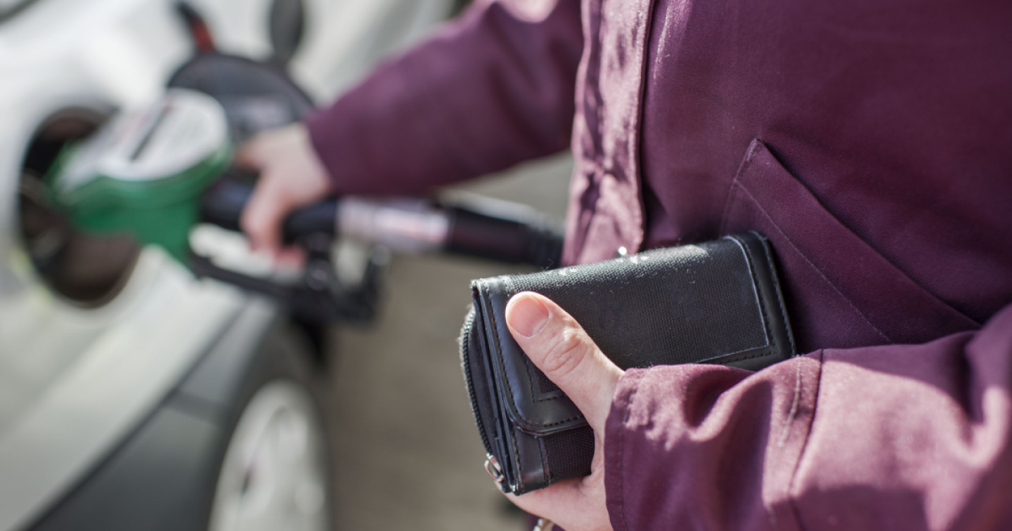 Prezzi dei carburanti, Eni introduce un tetto alle tariffe