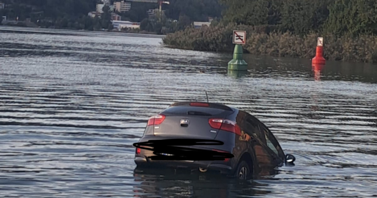Auto finisce nel lago a Lavena Ponte Tresa