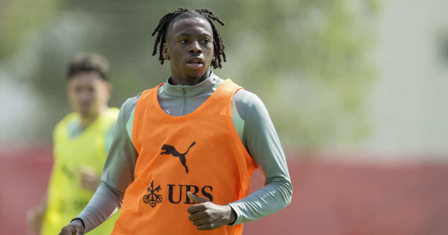 Johan Manzambi, la Nazionale e l'Aston Villa