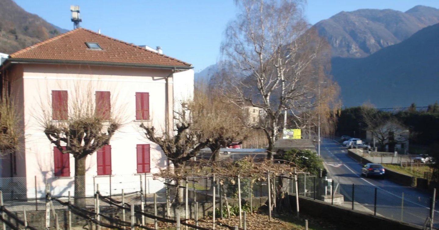 Vecchia e da chiudere? Timori a Carasso sul futuro della scuola