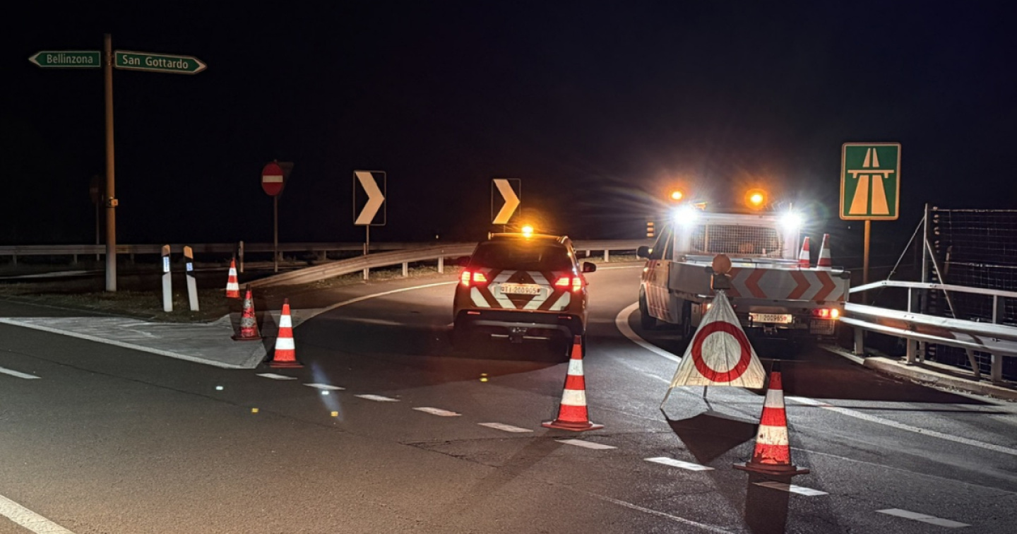 Frontale con la polizia dopo un inseguimento folle sull’A2