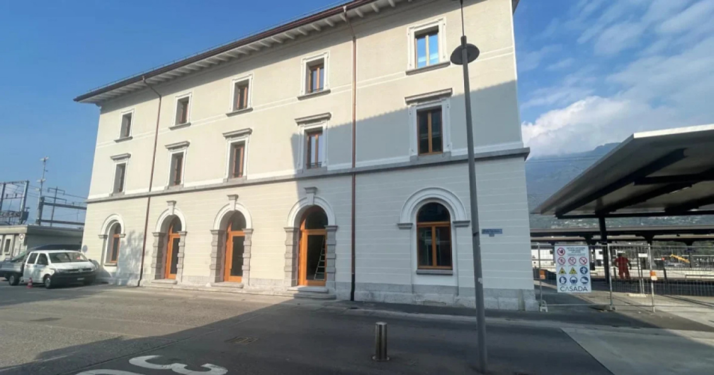 Lo stabile viaggiatori della stazione riapre dopo un profondo lifting