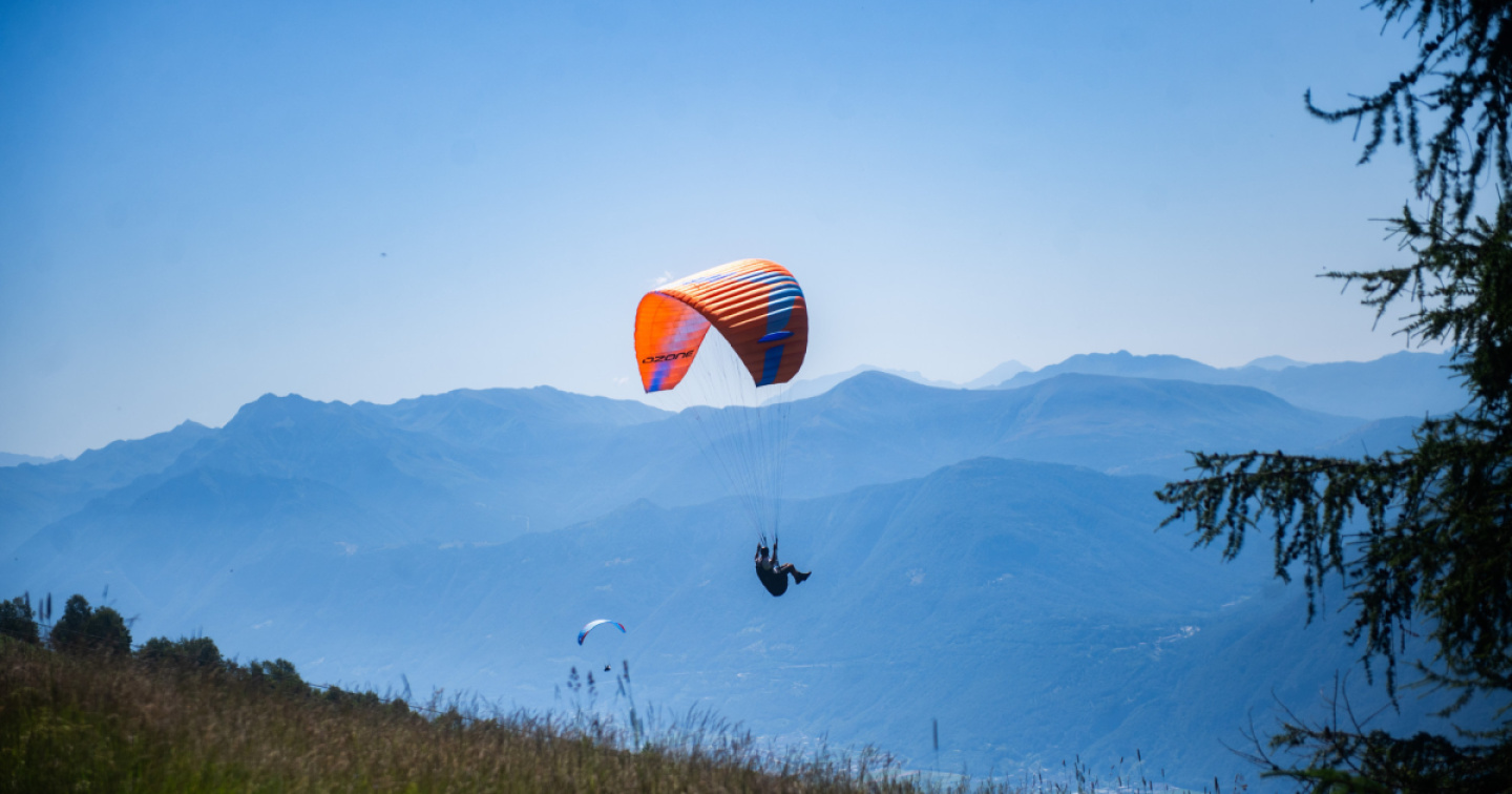 La Red Bull X-Alps spiega le ali sulla valle di Blenio