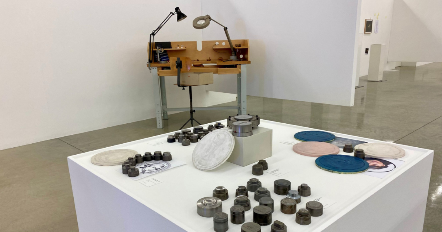 Dal minerale grezzo alla medaglia: a Chiasso la mostra ‘Aurum’ apre gli archivi della Valcambi
