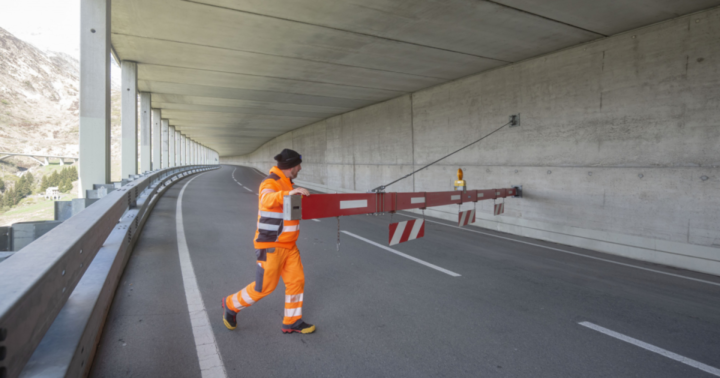 Passo del San Gottardo, aperto di giorno e chiuso di notte