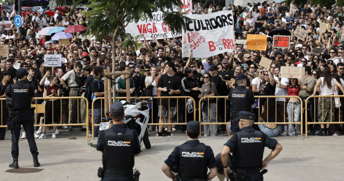 Crisi abitativa: migliaia in piazza, scontri a Valencia