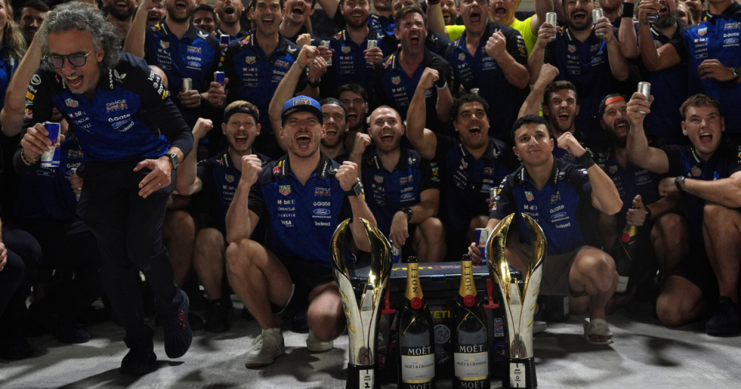 Singapore si concede infine a Verstappen