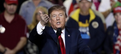 una-squadra-di-vipere-ex-consigliere-fa-causa-a-donald-trump