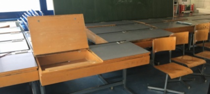 vuoi-un-banco-retro-compralo-alle-elementari-di-muralto