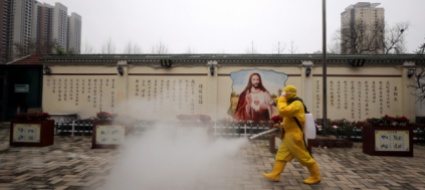in-cina-calano-decessi-e-contagi-per-coronavirus