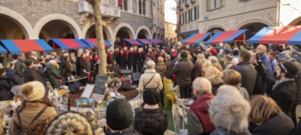 teatro-sociale-e-mercato-del-sabato-in-citta-avanti-cosi
