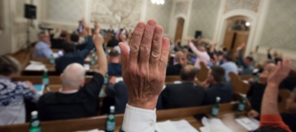 il-consiglio-comunale-di-bellinzona-si-riunisce-in-palestra