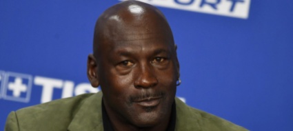 michael-jordan-in-campo-per-l-uguaglianza-razziale