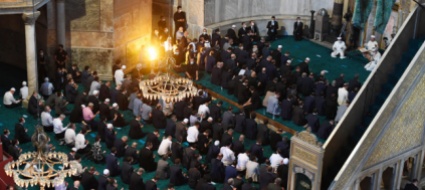 prima-preghiera-musulmana-a-santa-sofia-riconvertita-in-moschea
