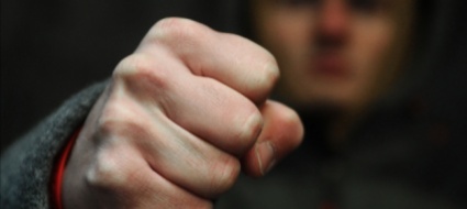 zurigo-poliziotto-aggredito-da-piu-persone