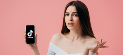 tiktok-contro-facebook-ci-plagia-e-ci-infanga