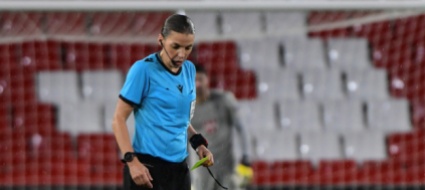 stephanie-frappart-prima-arbitro-donna-in-champions-league