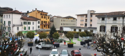 mendrisio-prima-addobbi-natalizi-poi-casa-per-i-pesci