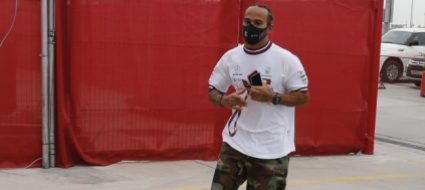abu-dhabi-lewis-hamilton-si-rimette-al-volante